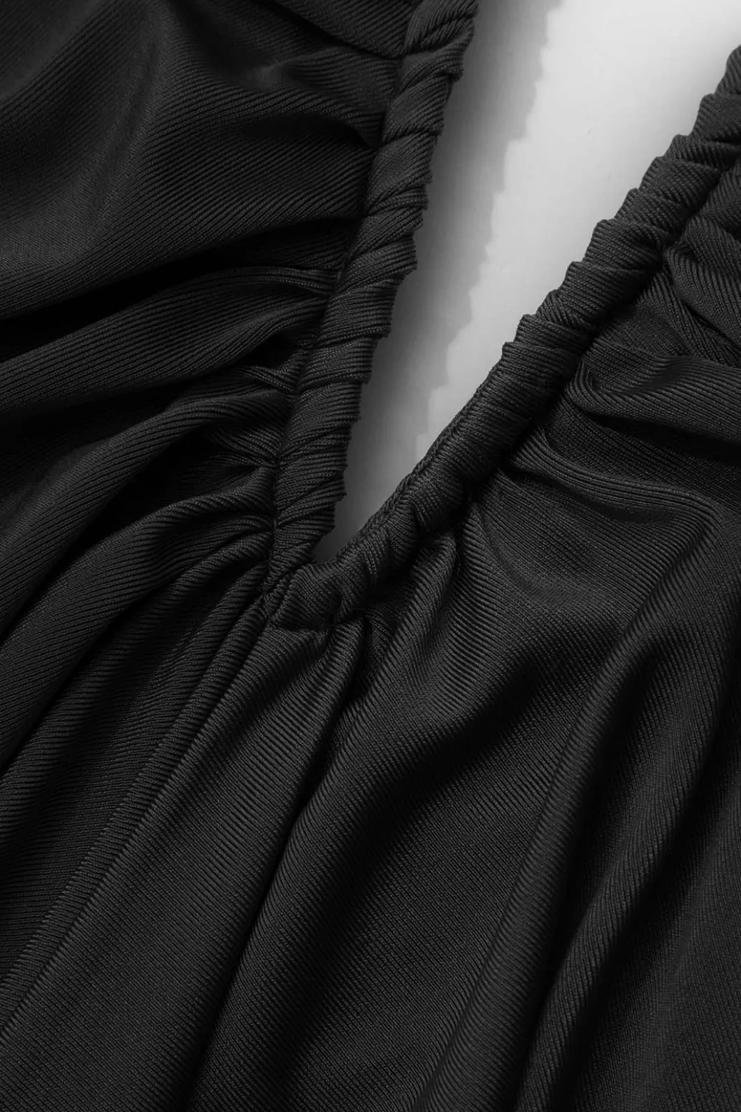 V-neck Ruched Top And V-shape Cut Waist Maxi Skirt Set>MICAS Online